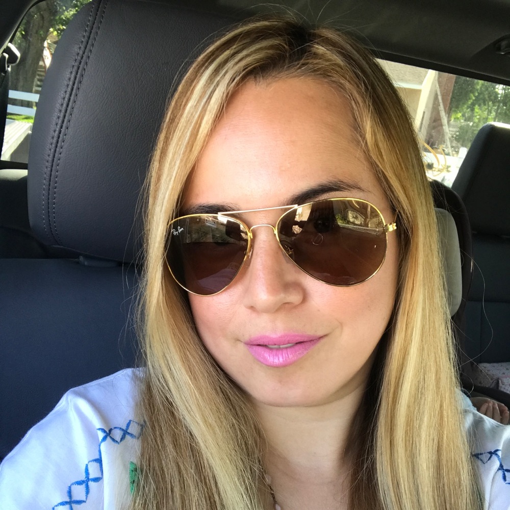 Meet your Posher, Yesenia